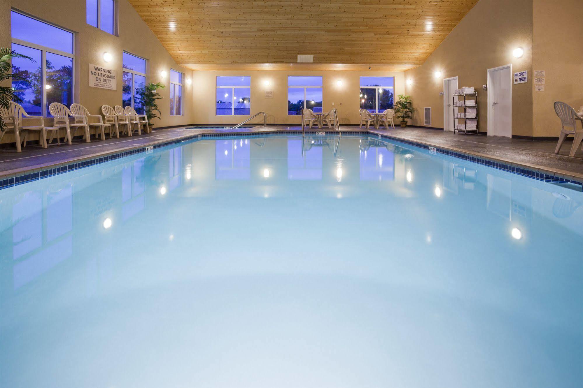 American Inn & Suites Parkers Prairie Εξωτερικό φωτογραφία